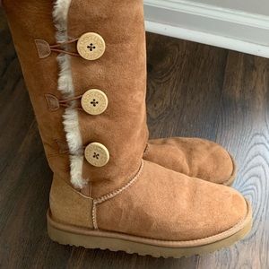 Ugg Bailey button tall size 8